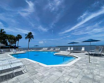 Bay View Tower 735 Beach views from your private Lanai, enjoy sunsets - Fort Myers Beach - Pool