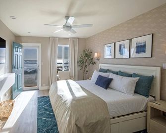 Oceanfront King Suite | Ada | Jacuzzi | Rm 2 - Whitethorn - Bedroom