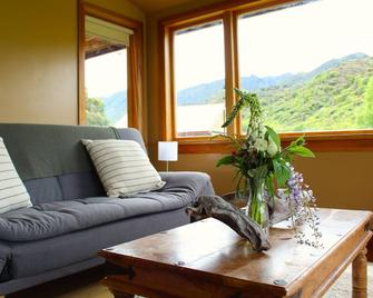 The Barn Cabins & Camping - Marahau - Living room