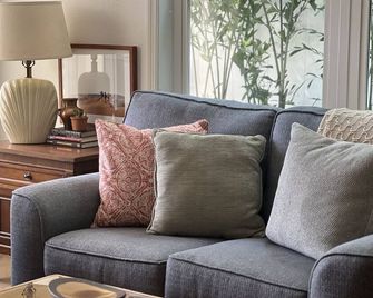 Fernando Flats - Palm Beach Shores - Salon