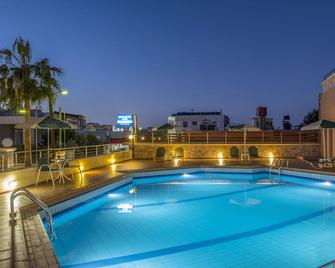 Theos Village Apartments - La Canea - Piscina