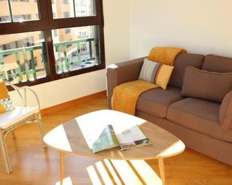 Apartaments Plaza Príncipe Viana - بنبلونة - غرفة معيشة