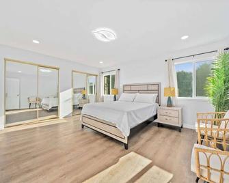 @ Marbella Lane – Modern Home w/ Private Backyard - Fullerton - Bedroom