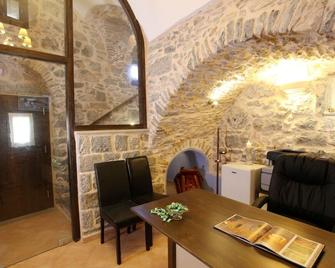 Stoes Traditional Suites - Mesta