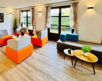 Hotel Pavillon des Gatines - Plaisir - Лаунж