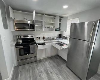 Fully equipped Apartments with parking near Cocowalk - Miami - Cuisine