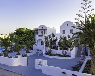 Strogili Hotel - Adults Only - קאמארי - בניין