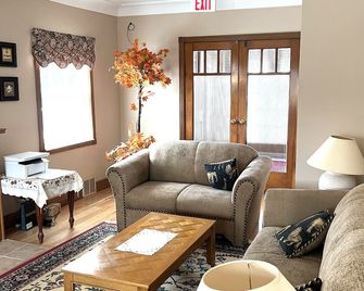 Anna's Bed & Breakfast - Niagara Falls - Living room