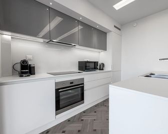 Phaedrus Living: City Center Luxury Flat N. Kosmos - Atenas - Cocina