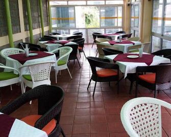 Golden Palm Breeze Hotel - Kabati - Restaurante