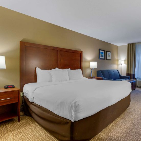 Bedroom view of Comfort Inn & Suites Cambridge