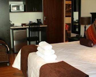 African Dreams Bed And Breakfast - איסט לונדון - חדר שינה