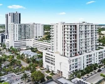 Chic 2BR Downtown Fort Lauderdale Apt w Pool - Fort Lauderdale - Edificio
