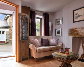 Finest Retreats - Dolwar Cottage - Blaenau Ffestiniog - Living room