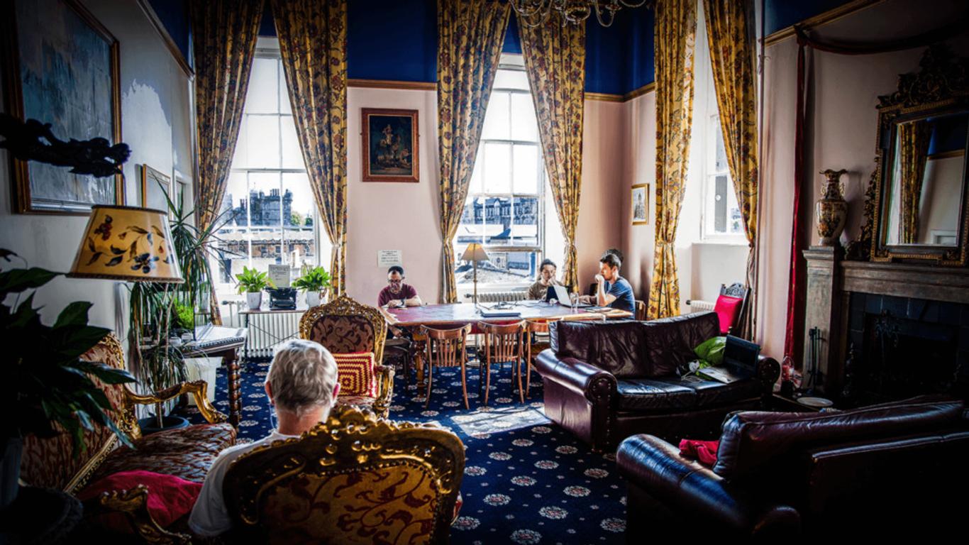 Castle Rock Hostel - Adults Only