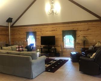 Powerhouse Cabin Black River falls Wisconsin - Black River Falls - Living room