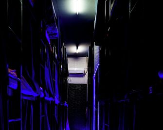 Hangover No 1 Hostel Patong - Patong - Corredor