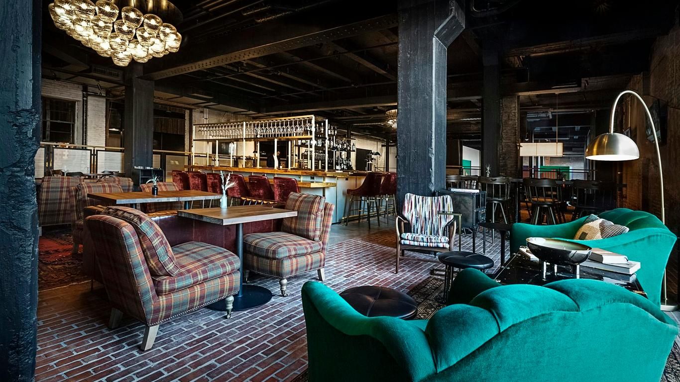 Crossroads Hotel