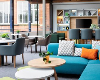 Holiday Inn Bolton Centre By IHG - Bolton - Area lounge