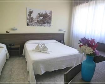 Hotel I Cugini - Castelfidardo - Bedroom