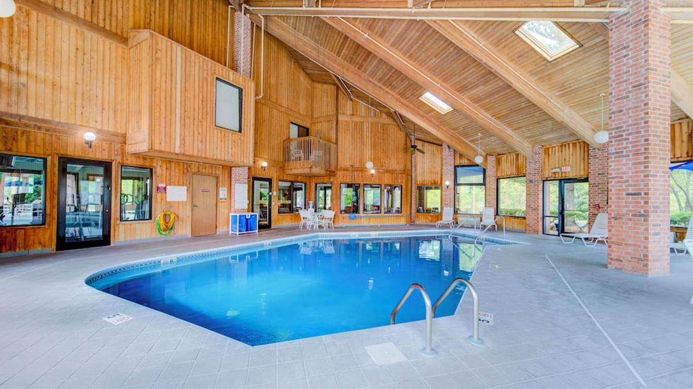 Capital O Amerihost Inn and Suites Fulton Hwy 54 MO