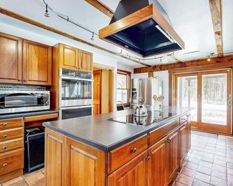 Stunning home with Moore Reservoir views and private sunroom - Littleton - Cucina