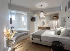 Sunday Luxury Suites - Agia Anna - Bedroom