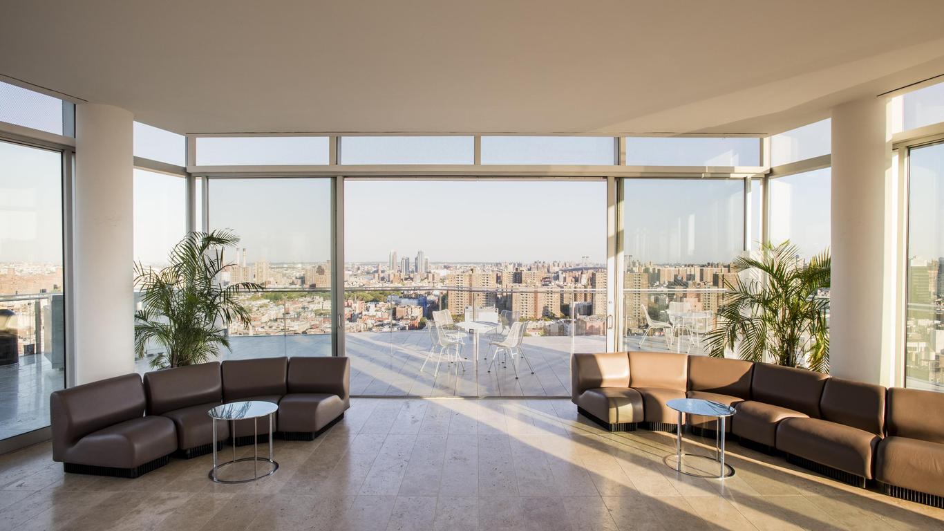 ذا ستاندارد إيست فيلدج