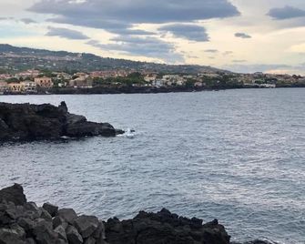 Le tre meraviglie a 200 m dal mare - Catania