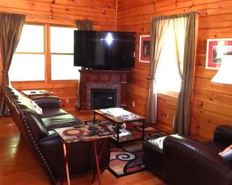 Majestic Lakefront Log Cabin located in the NC High Plains - Roxboro - Wohnzimmer