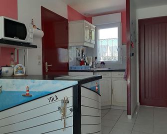 Newly built house, all mod cons - Ла-Тюрбаль - Кухня