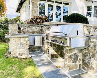 Gorgeous Water Front House / Huge Garden & Sea Access - Mamaroneck - Building