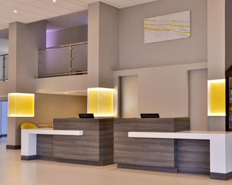 Holiday Inn Dallas-Richardson By IHG - Richardson - Front desk