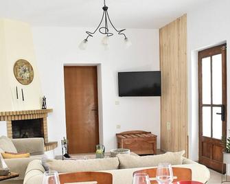 Raeti Cretan Guesthouse - Moíres - Sala de estar