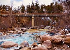 Near Yellowstone, this Cabin will throw you back in time! - Silver Gate - Pool