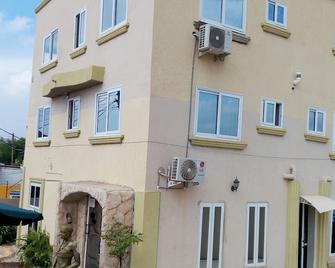 Houzz ground Palace Lodge - Ablekuma - Edificio