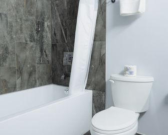 Argyll Plaza Hotel - Edmonton - Kylpyhuone