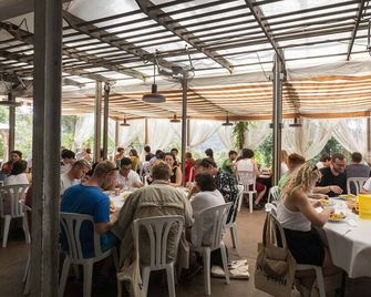 InOut Hostel Barcelona - Barcelona - Restaurant