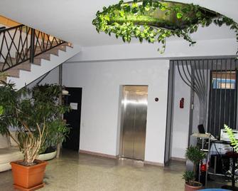 Nice Hotel Yerevan - Yerevan - Vestíbul