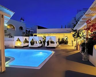 Ambience Suites - Firostefani - Piscina