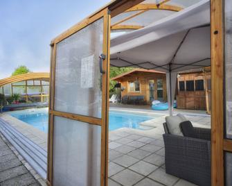 Cottage With Heated Indoor Pool / Spa Facilities Langonnet Morbihan ,brittany - Langonnet - Piscina