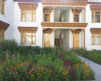 Hunder Resort - Hundar - Building