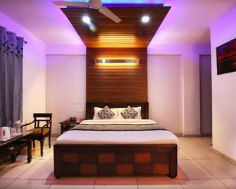 Oyo 1732 Hotel The Days Inn - Jalandhar - Bedroom
