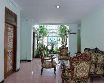 Ndalem Mantrijeron Hotel - Yogyakarta - Pokój dzienny