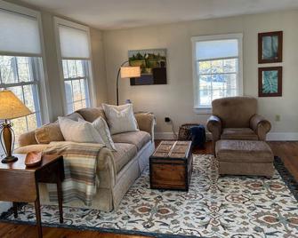 Charming 1850's home on the Royal River in Yarmouth Village Maine - Yarmouth - Living room