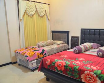 Hotel Ratna Tuban - Tuban - Habitación