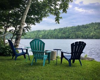 Peaceful & beautiful Lakefront home . Weekly & short term rental. - Fall River - Patio