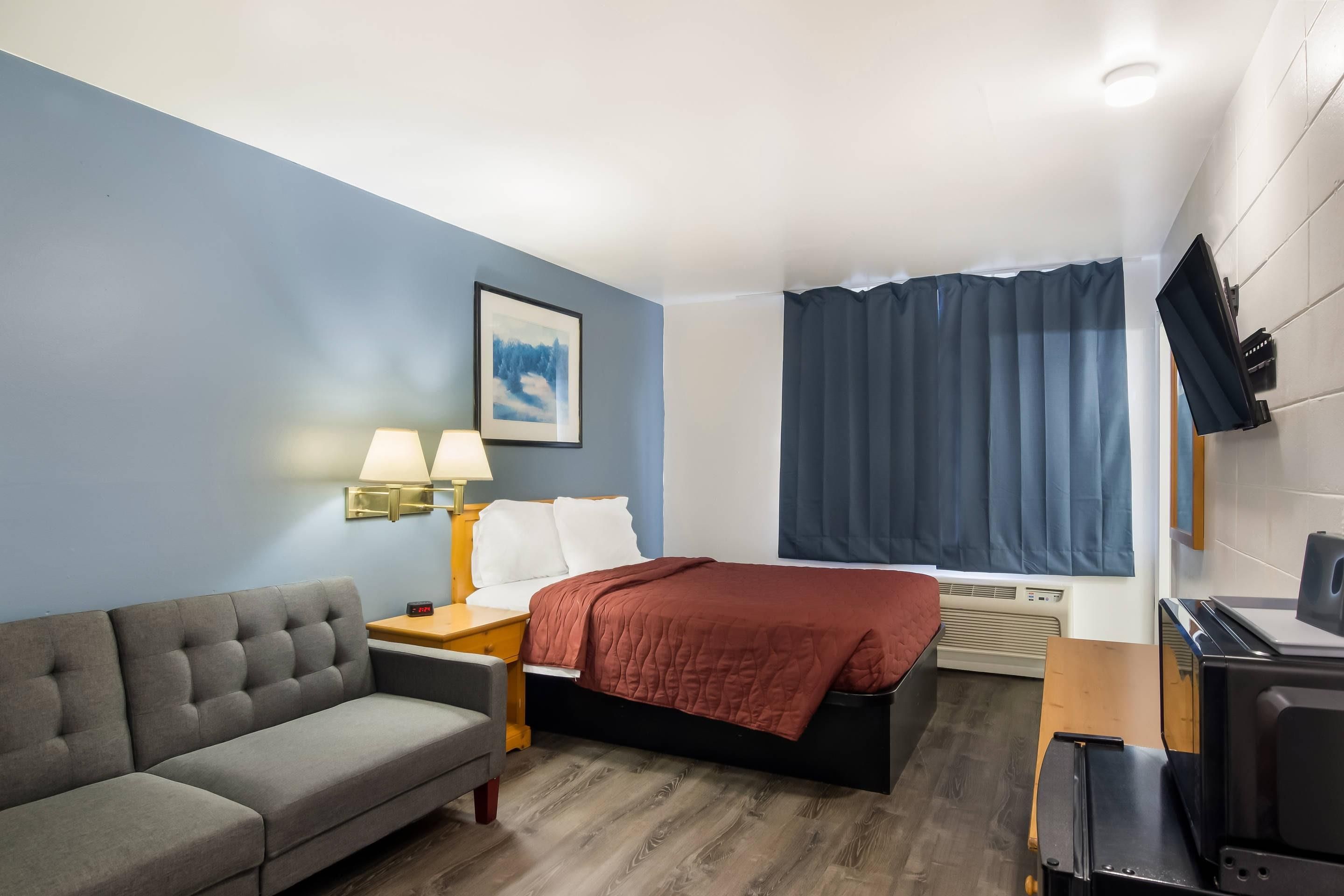 Rodeway Inn and Suites Sidney Historic Downtown I-80 - Sidney - Bedroom