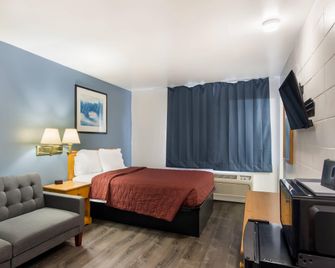 Rodeway Inn and Suites Sidney Historic Downtown I-80 - Sidney - Bedroom