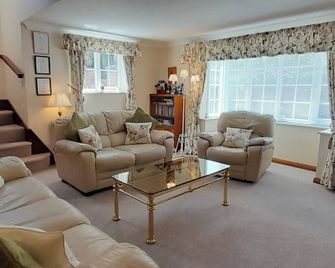 1 bedroom accommodation in Sway, near Lymington - Lymington - Living room